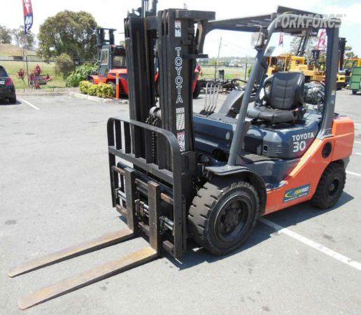 Toyota 8FGU30 3-Ton LPG Forklift