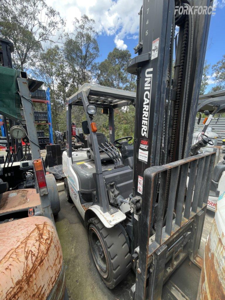 Used UniCarriers UG1F2A30DU 3T Forklift