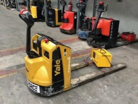 Yale MO20 2T Centre Rider Pallet Truck